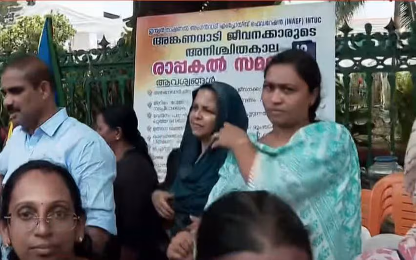Kerala के आंगनवाड़ी कार्यकर्ताओं ने हड़ताल वापस ली, मंत्री ने मांगों की समीक्षा का आश्वासन दिया Kerala के आंगनवाड़ी कार्यकर्ताओं ने हड़ताल वापस ली, मंत्री ने मांगों की समीक्षा का आश्वासन दिया