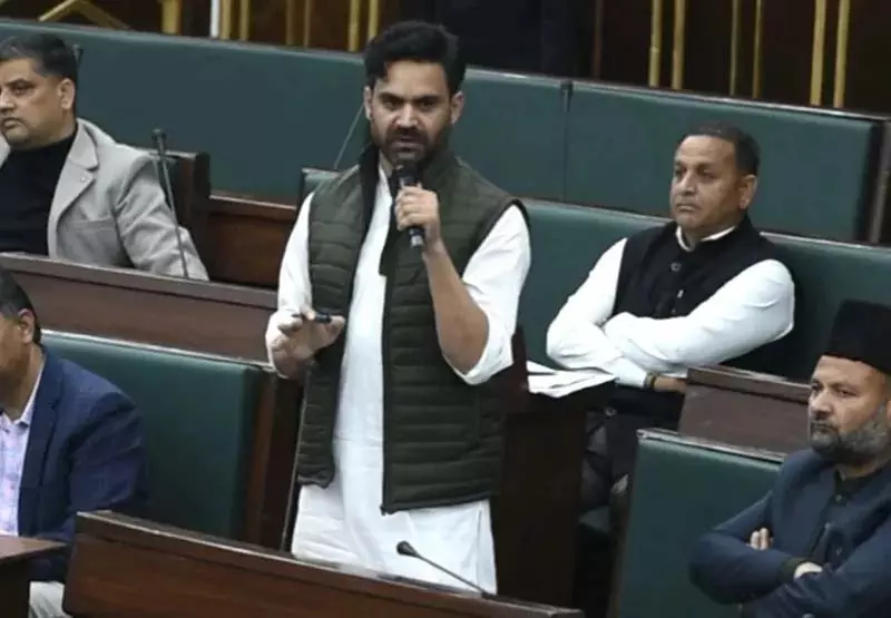 वहीद पर्रा ने J&K में महिलाओं के लिए विशेष प्रकोष्ठों की तत्काल बहाली की मांग की वहीद पर्रा ने J&K में महिलाओं के लिए विशेष प्रकोष्ठों की तत्काल बहाली की मांग की