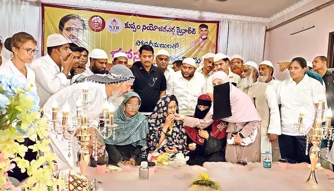 Andhra : इफ्तार रात्रिभोज में नारा भुवनेश्वरी Andhra : इफ्तार रात्रिभोज में नारा भुवनेश्वरी