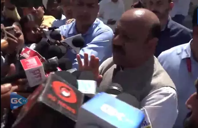 Jammu: उपमुख्यमंत्री ने पाकिस्तान को आतंकवाद छोड़ने की सलाह दी Jammu: उपमुख्यमंत्री ने पाकिस्तान को आतंकवाद छोड़ने की सलाह दी