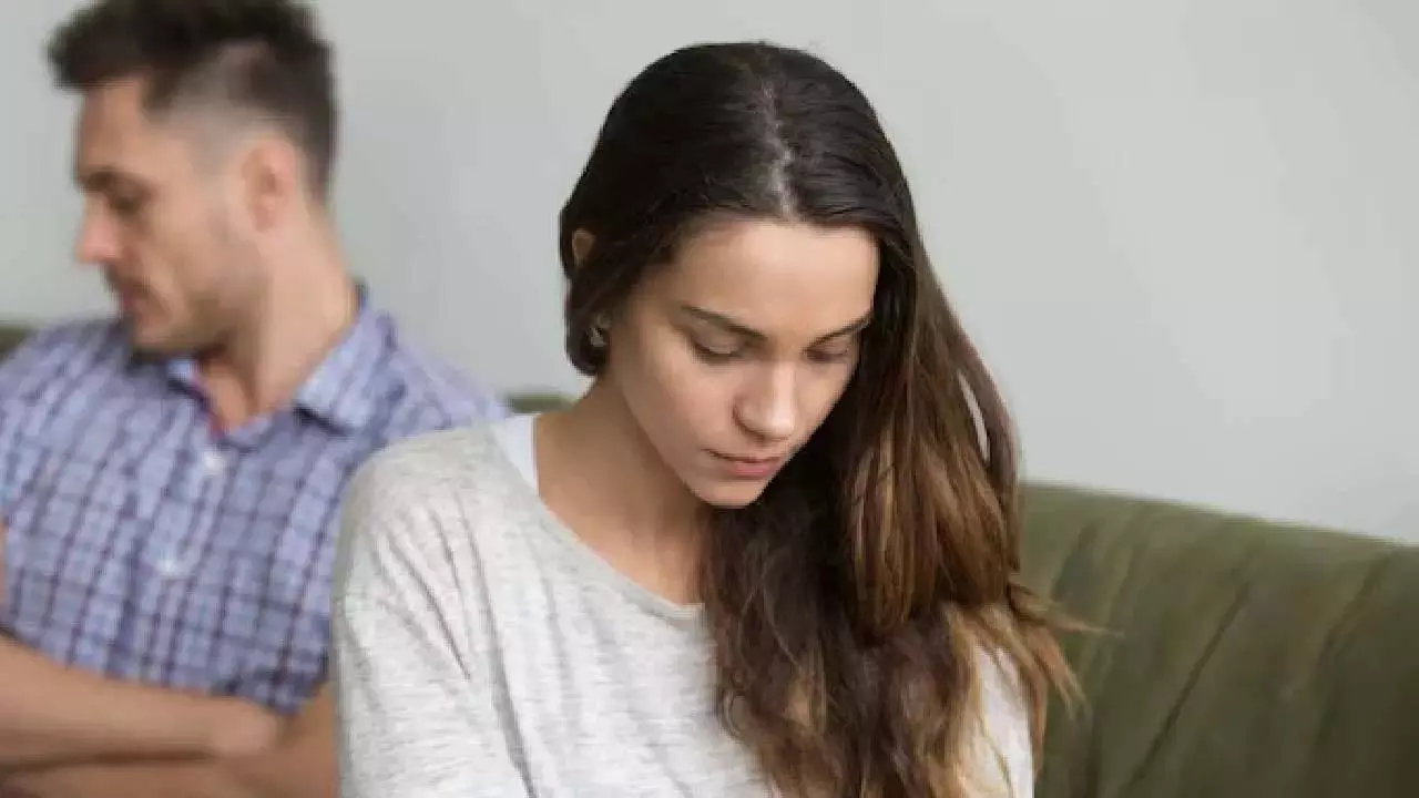 Relationship : रिश्ते में बढ़ती चुप्पी के क्या हैं कारण Relationship : रिश्ते में बढ़ती चुप्पी के क्या हैं कारण