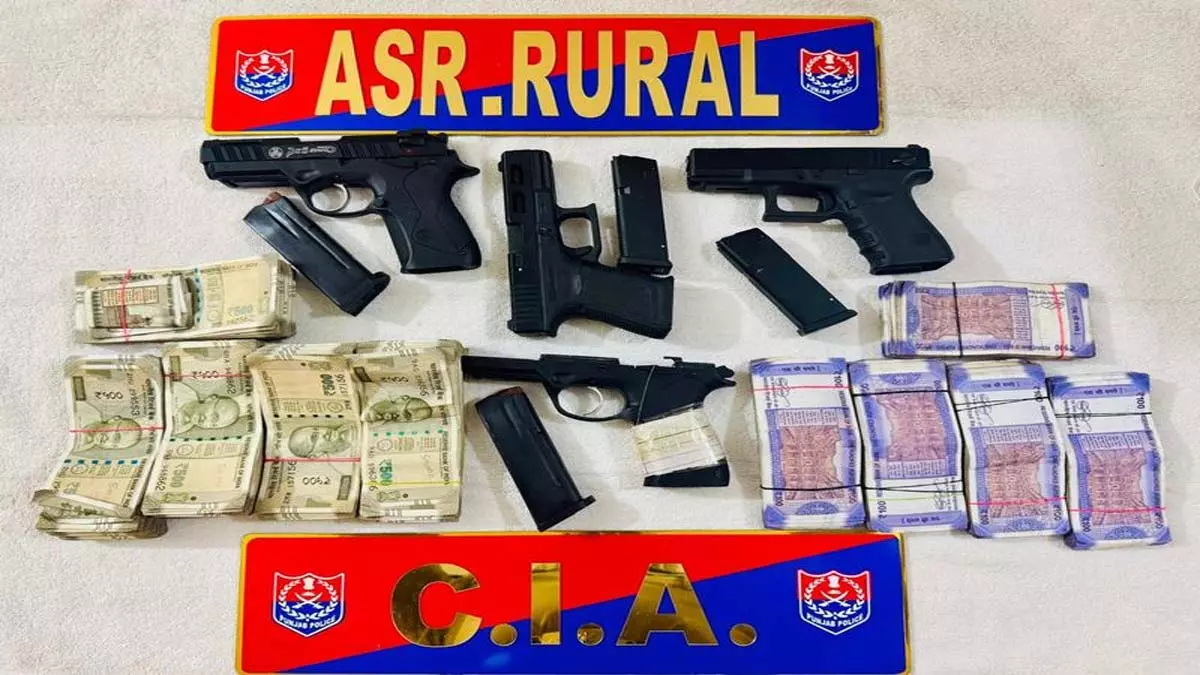CIA स्टाफ ने हथियार तस्करी और हवाला रैकेट के आरोप में चार लोगों को गिरफ्तार किया CIA स्टाफ ने हथियार तस्करी और हवाला रैकेट के आरोप में चार लोगों को गिरफ्तार किया