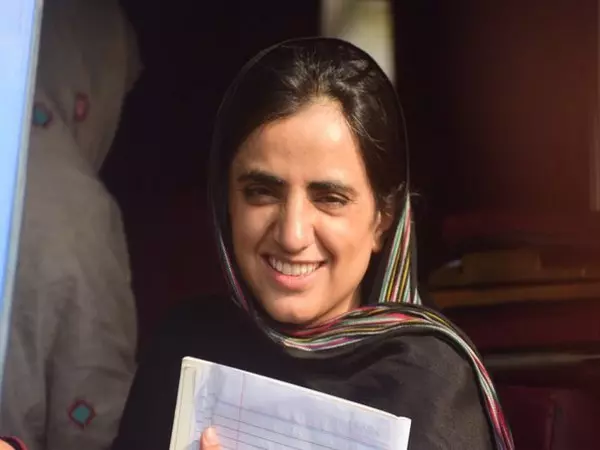 बलूच कार्यकर्ता महरंग बलूच को परिवार से मिलने से रोका गया, बहन ने न्याय की मांग की बलूच कार्यकर्ता महरंग बलूच को परिवार से मिलने से रोका गया, बहन ने न्याय की मांग की