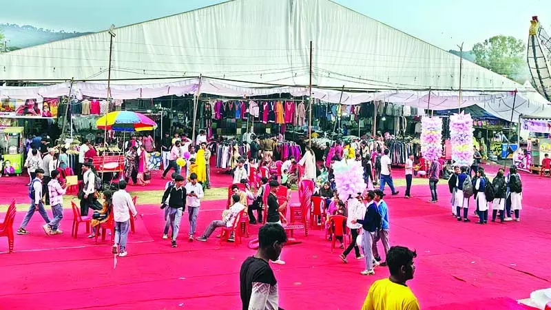 लिदबड़ मेले में उमड़ी लोगों की भीड़ लिदबड़ मेले में उमड़ी लोगों की भीड़
