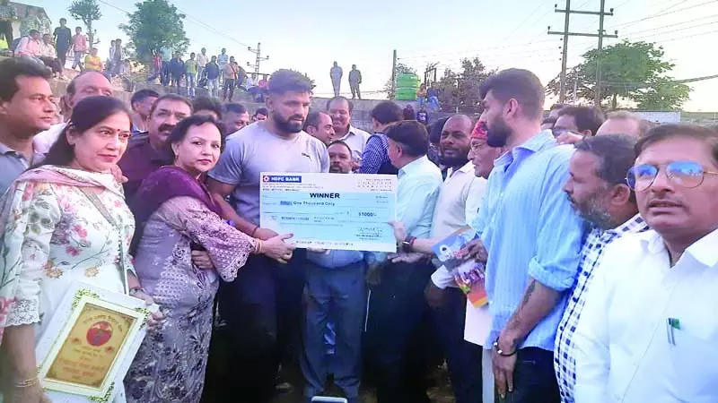 खन्ना के नरेंद्र ने हरियाणा के विक्रांत को चटाई धूल खन्ना के नरेंद्र ने हरियाणा के विक्रांत को चटाई धूल