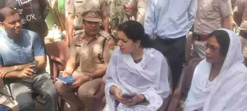 Chandigarh: पार्षद की संपत्ति पर हमले के बाद पुलिस ने कार्रवाई की Chandigarh: पार्षद की संपत्ति पर हमले के बाद पुलिस ने कार्रवाई की