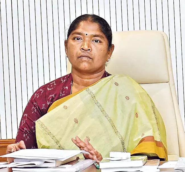 कहीं भी पेयजल की समस्या नहीं होनी चाहिए: Sitakka कहीं भी पेयजल की समस्या नहीं होनी चाहिए: Sitakka