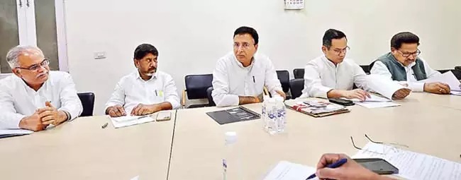 भट्टी ने AICC बैठक के एजेंडे पर चर्चा की भट्टी ने AICC बैठक के एजेंडे पर चर्चा की