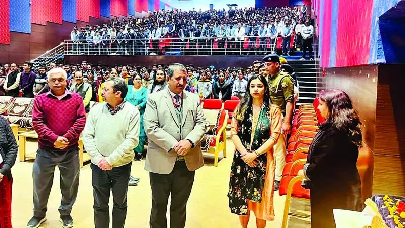 नशे की गतिविधि, तुरंत पुलिस को दें सूचना नशे की गतिविधि, तुरंत पुलिस को दें सूचना