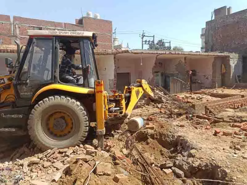 Ludhiana: आठ निर्माणाधीन अवैध इमारतें ध्वस्त की गईं Ludhiana: आठ निर्माणाधीन अवैध इमारतें ध्वस्त की गईं