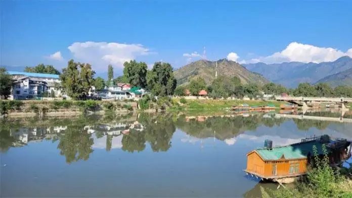 Jammu: दो दिनों की बारिश के बाद मौसम में सुधार Jammu: दो दिनों की बारिश के बाद मौसम में सुधार