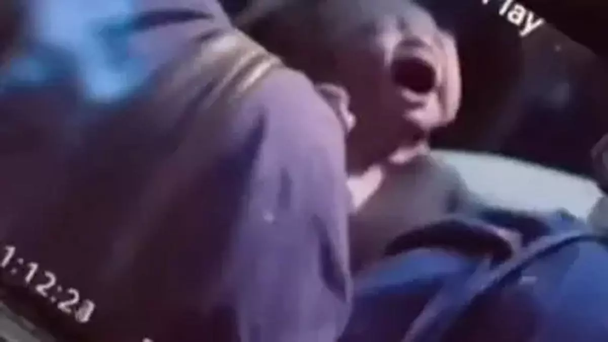 भूकंप के बीच बैंकॉक की सड़क पर बच्चे का जन्म, देखें VIDEO... भूकंप के बीच बैंकॉक की सड़क पर बच्चे का जन्म, देखें VIDEO...