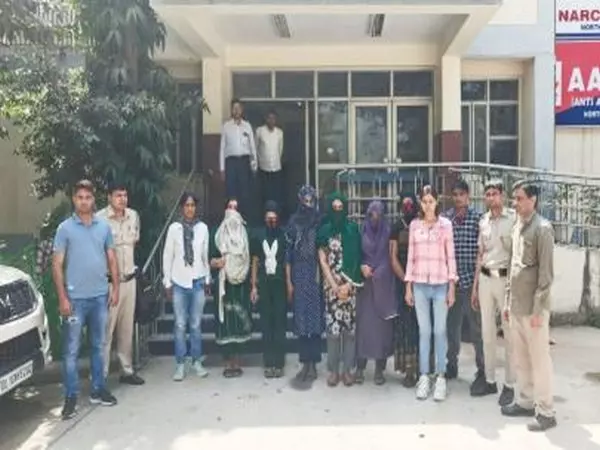दिल्ली पुलिस की विदेश सेल टीम ने छह अवैध बांग्लादेशी नागरिकों को पकड़ा दिल्ली पुलिस की विदेश सेल टीम ने छह अवैध बांग्लादेशी नागरिकों को पकड़ा