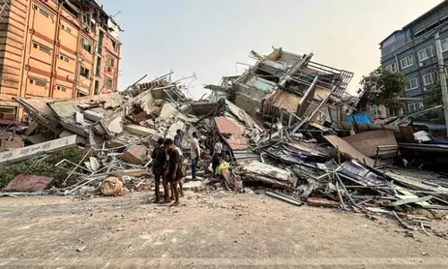 Earthquake In Myanmar : संकटों से घिरे म्यांमार को भूकंप का तगड़ा झटका, हालात और बिगड़े