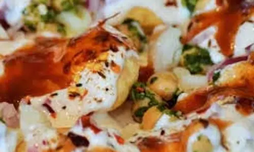 Recipe: घर पर बनाएं पापड़ी चाट का मजा, मुंह में आएगा चटपटा स्वाद Recipe: घर पर बनाएं पापड़ी चाट का मजा, मुंह में आएगा चटपटा स्वाद