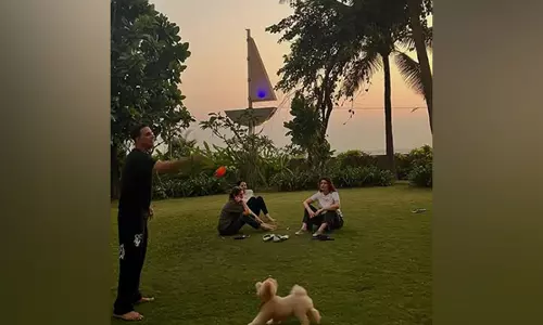 Akshay-Twinkle ने परिवार के साथ बगीचे में शाम बिताई