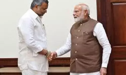 कार्ति चिदंबरम ने प्रधानमंत्री मोदी से मुलाकात की कार्ति चिदंबरम ने प्रधानमंत्री मोदी से मुलाकात की