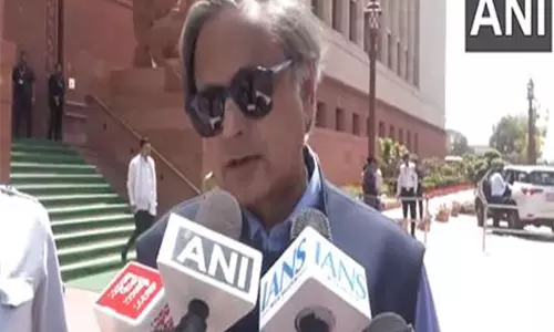 शशि थरूर ने अल्पसंख्यकों के साथ Pakistan के व्यवहार की आलोचना की