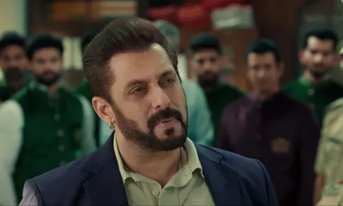 Salman Khan: एयरपोर्ट पर कड़ी सुरक्षा में स्टाइलिश अंदाज में दिखे सलमान Salman Khan: एयरपोर्ट पर कड़ी सुरक्षा में स्टाइलिश अंदाज में दिखे सलमान