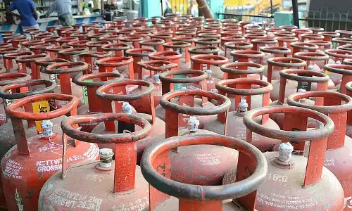 ट्रांसपोर्टरों की हड़ताल के बीच तेल कंपनियों ने LPG की निरंतर आपूर्ति का आश्वासन दिया