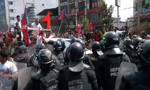 Nepal अधिकारियों ने शीर्ष राजतंत्रवादी नेताओं सहित 51 लोगों को गिरफ्तार किया