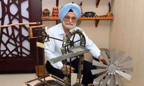 इस सेवानिवृत्त सिविल इंजीनियर के मॉडल ग्रामीण Punjab को दर्शाते