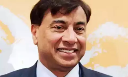 Lakshmi Mittal : लक्ष्मी मित्तल ब्रिटेन छोड़ने पर कर रहे विचार, आखिर क्यों Lakshmi Mittal : लक्ष्मी मित्तल ब्रिटेन छोड़ने पर कर रहे विचार, आखिर क्यों
