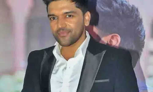 Guru Randhawa ने अपने पहले इंडी एल्बम को अपने प्रशंसकों के लिए उपहार बताया Guru Randhawa ने अपने पहले इंडी एल्बम को अपने प्रशंसकों के लिए उपहार बताया