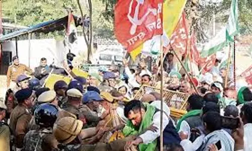 Haryana : संयुक्त किसान मोर्चा ने हिसार में विरोध प्रदर्शन किया