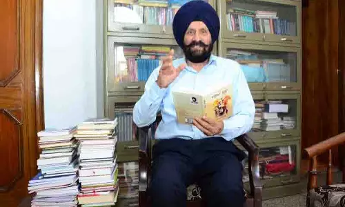 Varyam Singh Sandhu: गांव का वो लड़का जिसने लिखी शोहरत की राह