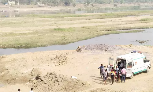 बहादुरी दिखाते बेटे और भतीजे ने शख्स को दी नई जिंदगी