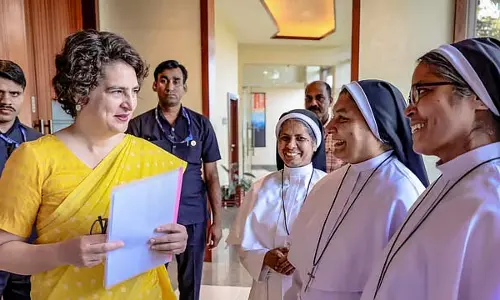 प्रियंका गांधी ने संसद में बहस की अनुमति नहीं देने के लिए सरकार की आलोचना की