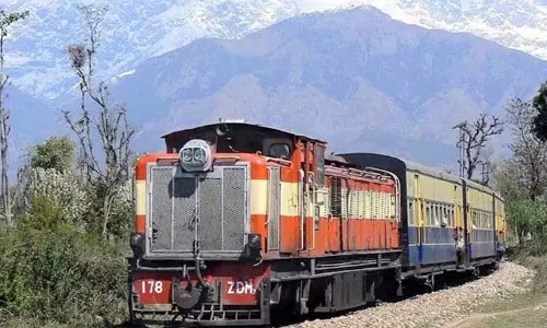 नवरात्र पर नूरपुर-बैजनाथ-पपरोला के बीच चलेंगी दो अतिरिक्त रेल नवरात्र पर नूरपुर-बैजनाथ-पपरोला के बीच चलेंगी दो अतिरिक्त रेल