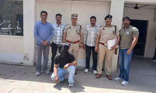 Chandigarh: 80 ग्राम हेरोइन के साथ ड्रग तस्कर गिरफ्तार Chandigarh: 80 ग्राम हेरोइन के साथ ड्रग तस्कर गिरफ्तार