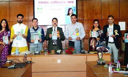 लेखक संवेदनाओं को लागों तक पहुंचाने का करता है काम लेखक संवेदनाओं को लागों तक पहुंचाने का करता है काम