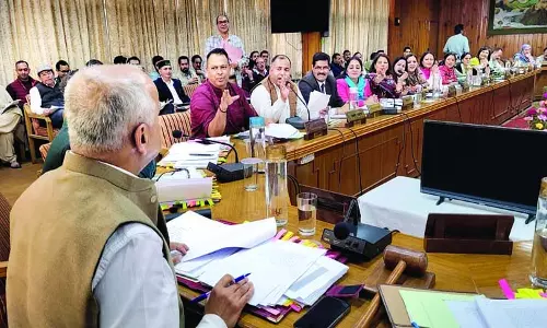 HP: हाउस में पानी पर सवालों की बौछार HP: हाउस में पानी पर सवालों की बौछार