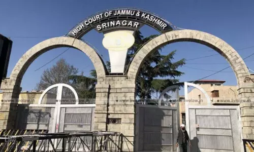 Jammu: नार्को संचालक की हिरासत में देरी पर हाईकोर्ट ने सवाल उठाए Jammu: नार्को संचालक की हिरासत में देरी पर हाईकोर्ट ने सवाल उठाए