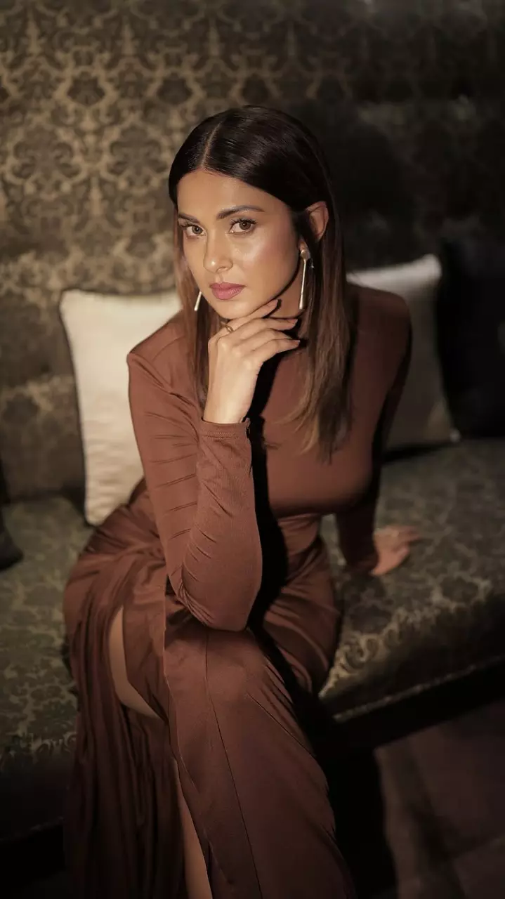 Jennifer Winget ने इंटरनेट पर लगाई आग