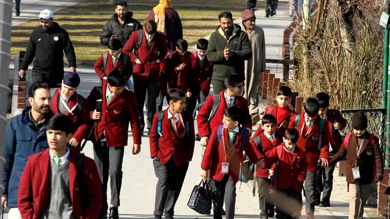 DSEK ने कश्मीर संभाग के लिए स्कूल समय में परिवर्तन का आदेश दिया DSEK ने कश्मीर संभाग के लिए स्कूल समय में परिवर्तन का आदेश दिया