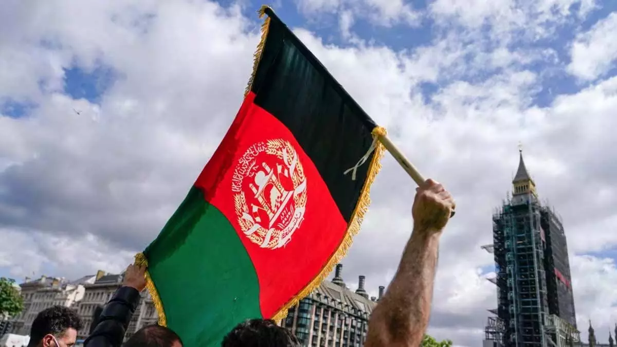 Afghanistan में हिरासत के बाद रिहा हुई अमेरिकी महिला Afghanistan में हिरासत के बाद रिहा हुई अमेरिकी महिला