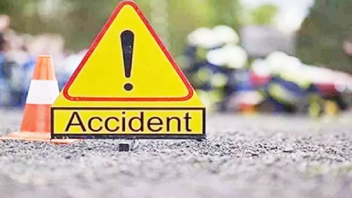 घर के सामने सब्जी खरीद रही महिला को स्कूटी ने लिया चपेट में घर के सामने सब्जी खरीद रही महिला को स्कूटी ने लिया चपेट में