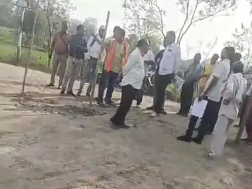 तहसीलदार बिल्डर पर मेहरबान, कलेक्टर ने तत्काल लिया संज्ञान में तहसीलदार बिल्डर पर मेहरबान, कलेक्टर ने तत्काल लिया संज्ञान में