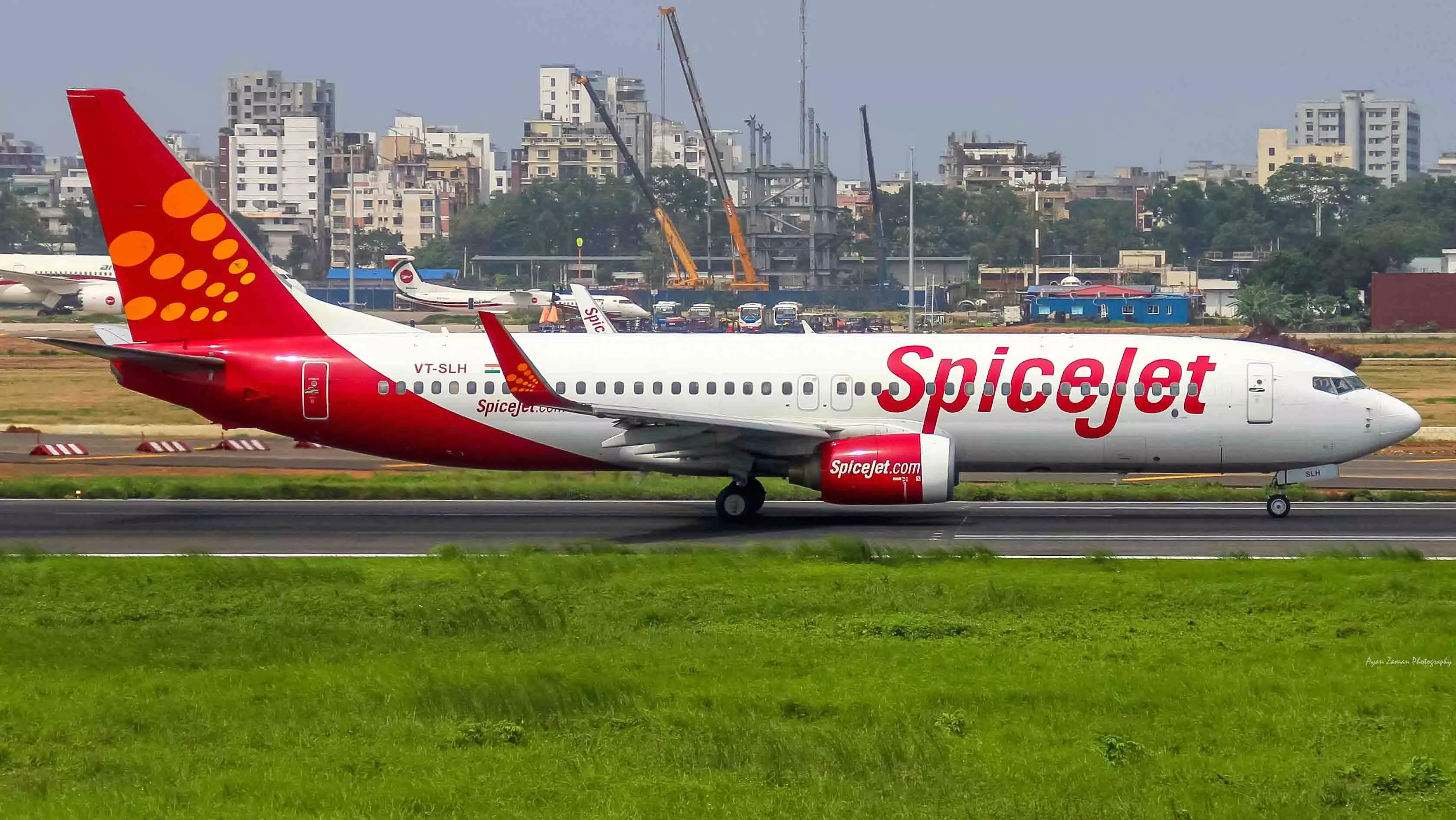क्या हुआ तड़के 4.55 बजे स्पाइसजेट विमान के साथ? यात्रियों की बढ़ी टेंशन क्या हुआ तड़के 4.55 बजे स्पाइसजेट विमान के साथ? यात्रियों की बढ़ी टेंशन