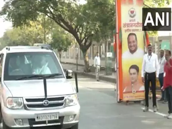 प्रधानमंत्री मोदी के दौरे से पहले RSS प्रमुख मोहन भागवत स्मृति मंदिर पहुंचे प्रधानमंत्री मोदी के दौरे से पहले RSS प्रमुख मोहन भागवत स्मृति मंदिर पहुंचे