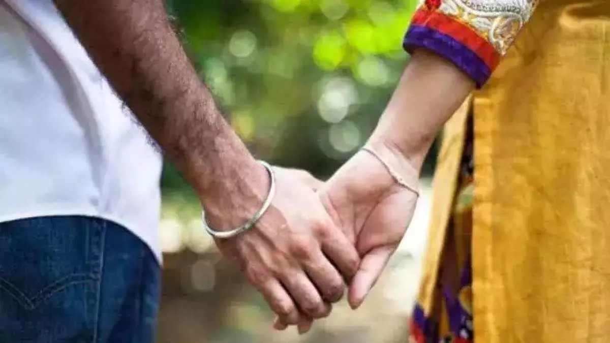 UP : प्रेम कहानी का दर्दनाक अंत: प्रेमिका पहुंची प्रेमी के घर, दोनों ने जहर खाया, फिर UP : प्रेम कहानी का दर्दनाक अंत: प्रेमिका पहुंची प्रेमी के घर, दोनों ने जहर खाया, फिर