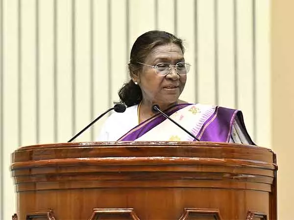 राष्ट्रपति Murmu ने वसंत ऋतु और नववर्ष के आगमन पर मनाए जाने वाले त्योहारों पर शुभकामनाएं दीं राष्ट्रपति Murmu ने वसंत ऋतु और नववर्ष के आगमन पर मनाए जाने वाले त्योहारों पर शुभकामनाएं दीं