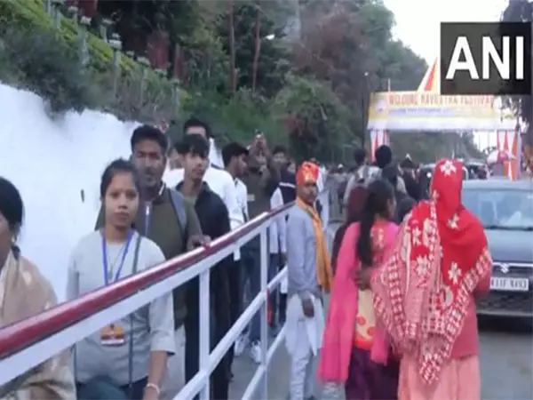 J-K: चैत्र नवरात्रि के पहले दिन माता वैष्णो देवी मंदिर में बड़ी संख्या में श्रद्धालु उमड़े J-K: चैत्र नवरात्रि के पहले दिन माता वैष्णो देवी मंदिर में बड़ी संख्या में श्रद्धालु उमड़े