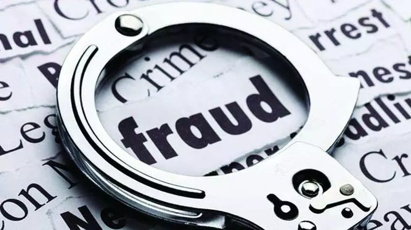 Hyderabad: क्रेडिट कार्ड रिवॉर्ड घोटाले में बिज़मैन को 1 लाख रुपये का नुकसान Hyderabad: क्रेडिट कार्ड रिवॉर्ड घोटाले में बिज़मैन को 1 लाख रुपये का नुकसान