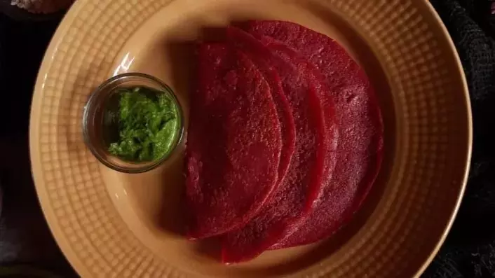 Beetroot Paneer Chilla: स्वाद और सेहत से भरपूर है चुकंदर पनीर चीला, ऐसे बनाएं Beetroot Paneer Chilla: स्वाद और सेहत से भरपूर है चुकंदर पनीर चीला, ऐसे बनाएं