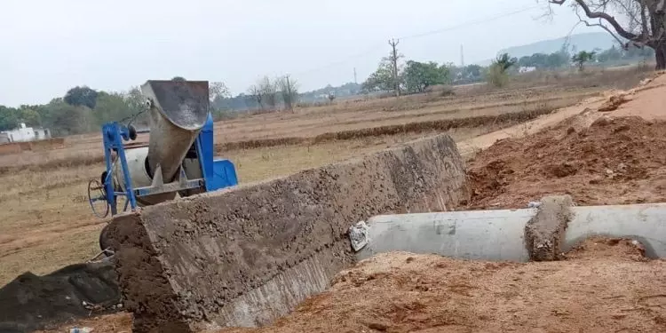 मुख्यमंत्री सड़क योजना में घटिया कार्य पर नाराजगी मुख्यमंत्री सड़क योजना में घटिया कार्य पर नाराजगी